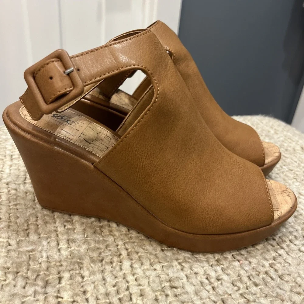 BORN b.o.c Women's Sophie Platform Wedge Mule‎ Size 10 M Camel Brown
